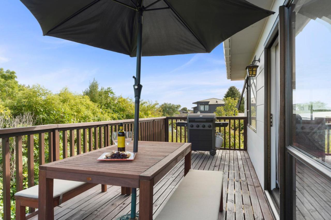 Rainbow Lake House - Lake Taupo Holiday Home Exterior foto