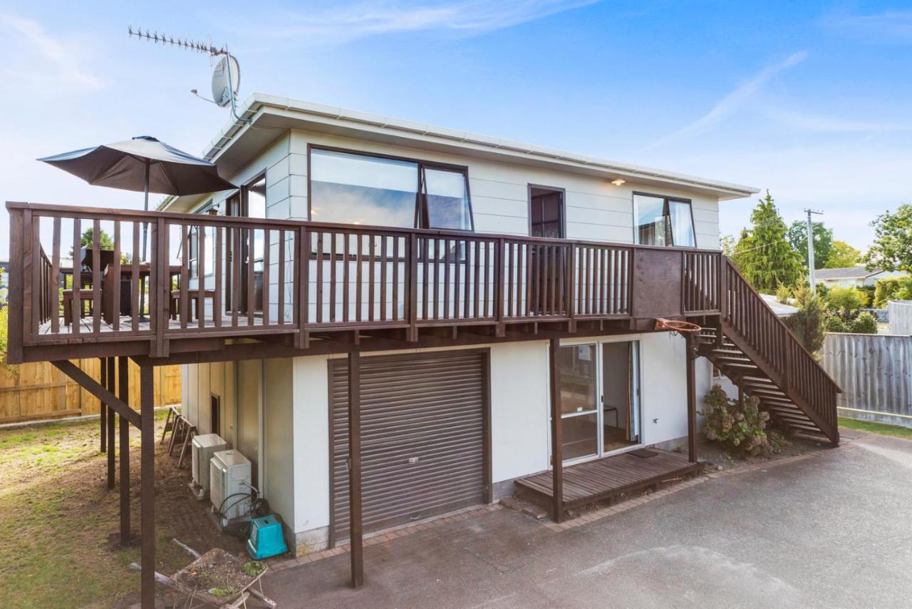 Rainbow Lake House - Lake Taupo Holiday Home Exterior foto
